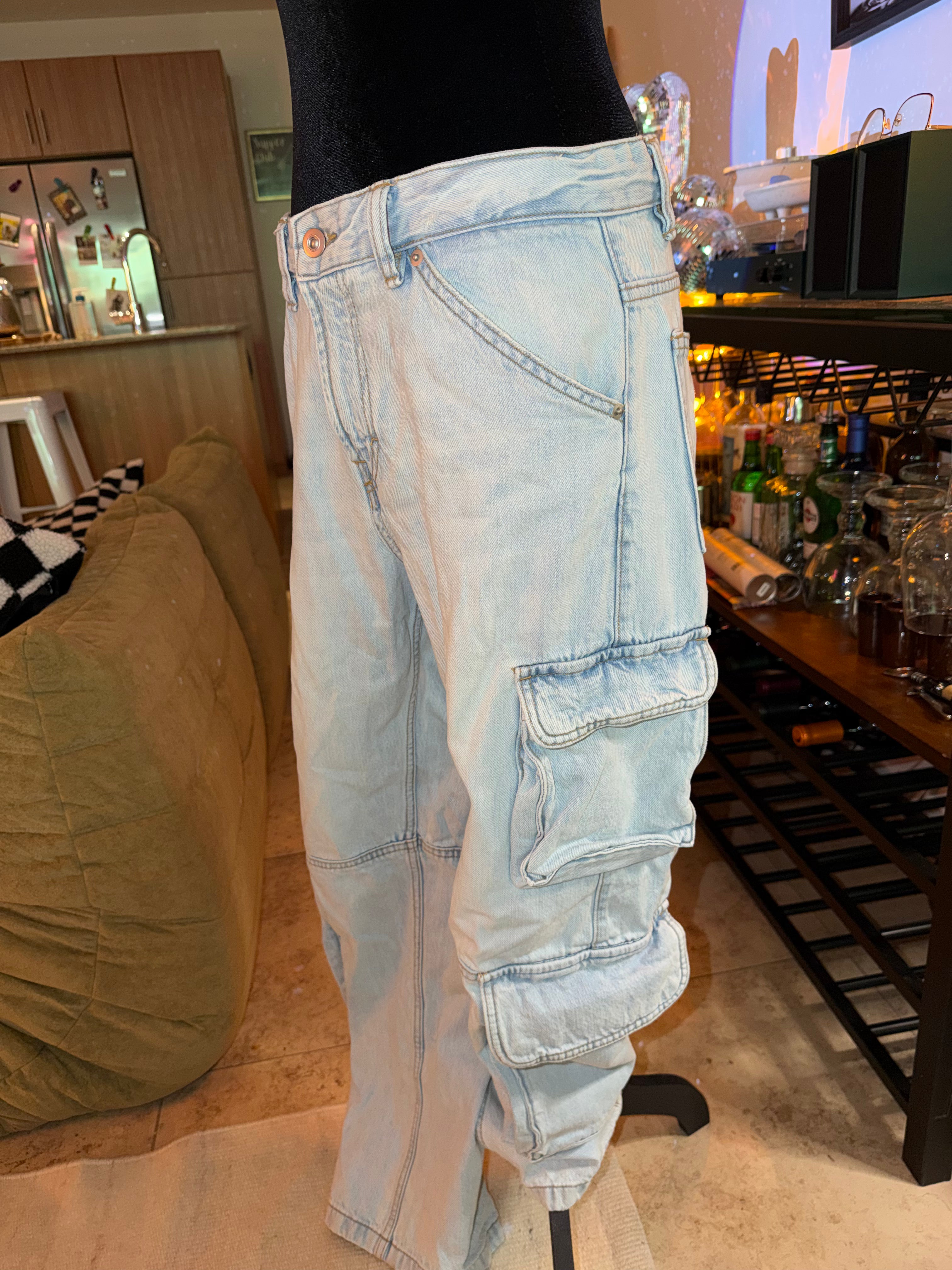 ZARA Light Wash Cargo Jeans for Women - Casual Wide-Leg Style
