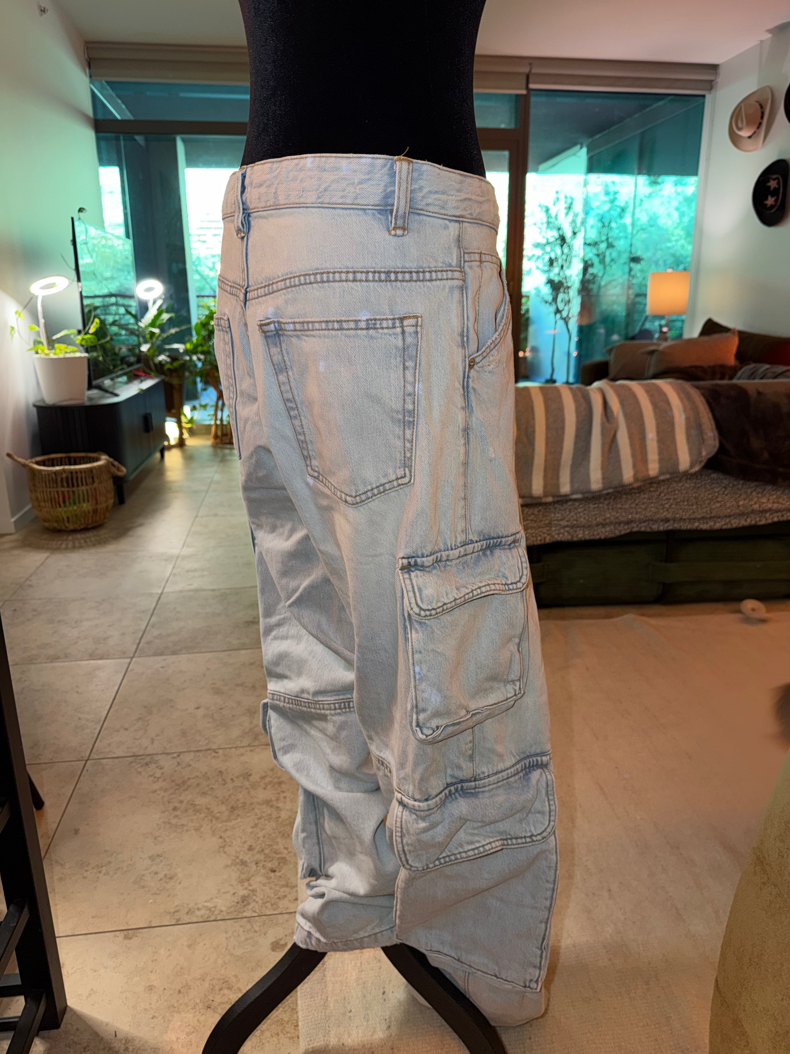 ZARA Light Wash Cargo Jeans for Women - Casual Wide-Leg Style