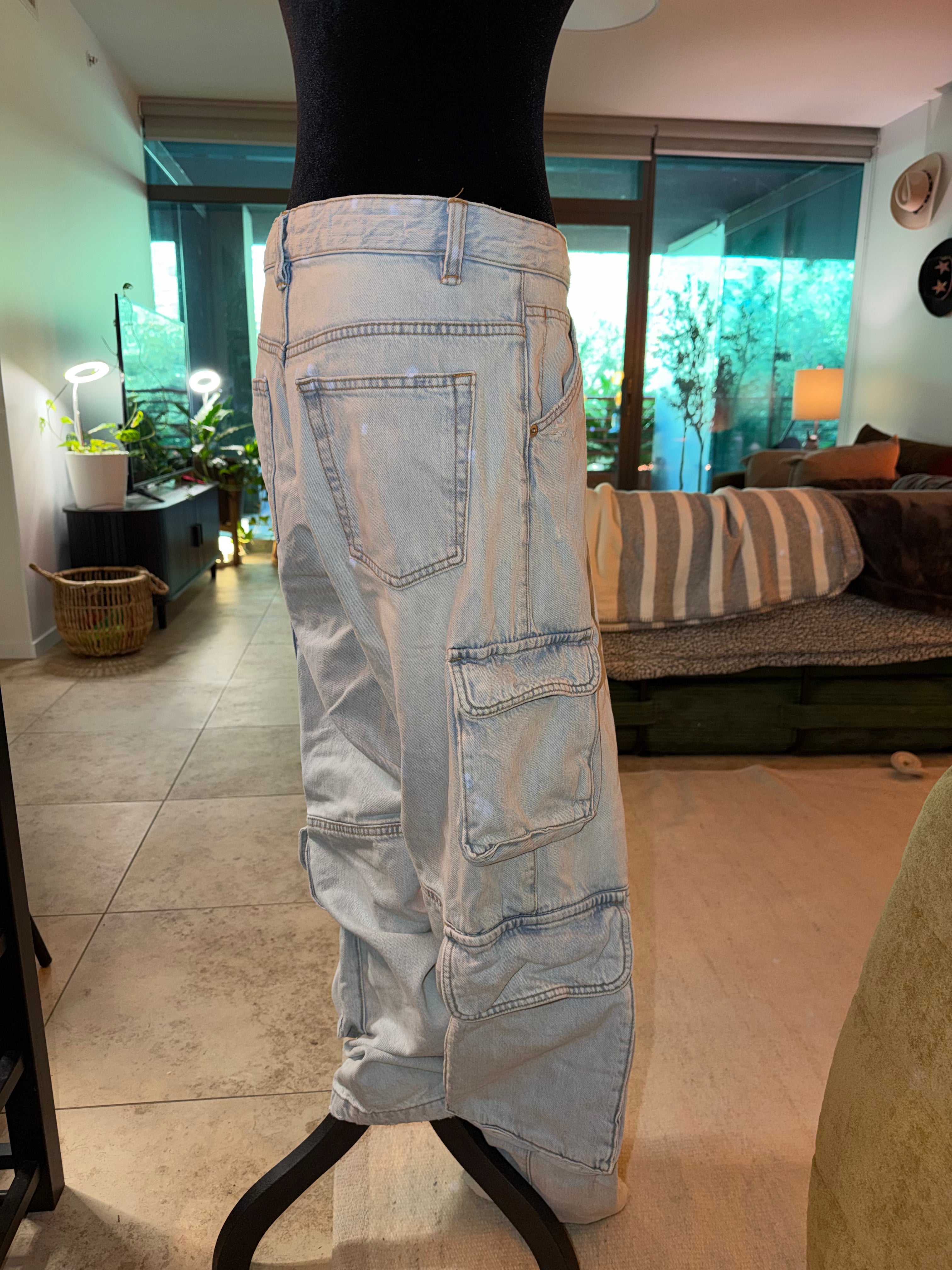 ZARA Light Wash Cargo Jeans for Women - Casual Wide-Leg Style