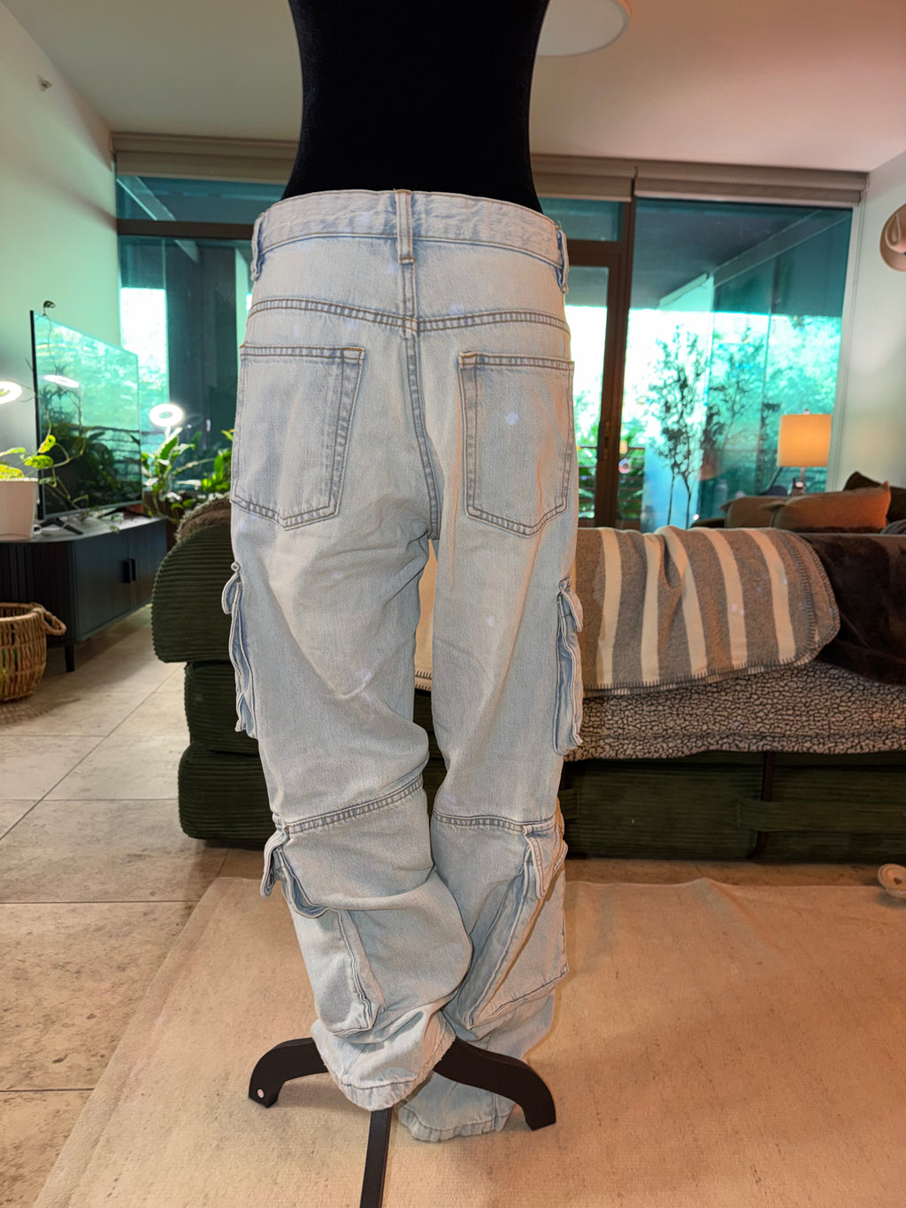 ZARA Light Wash Cargo Jeans for Women - Casual Wide-Leg Style