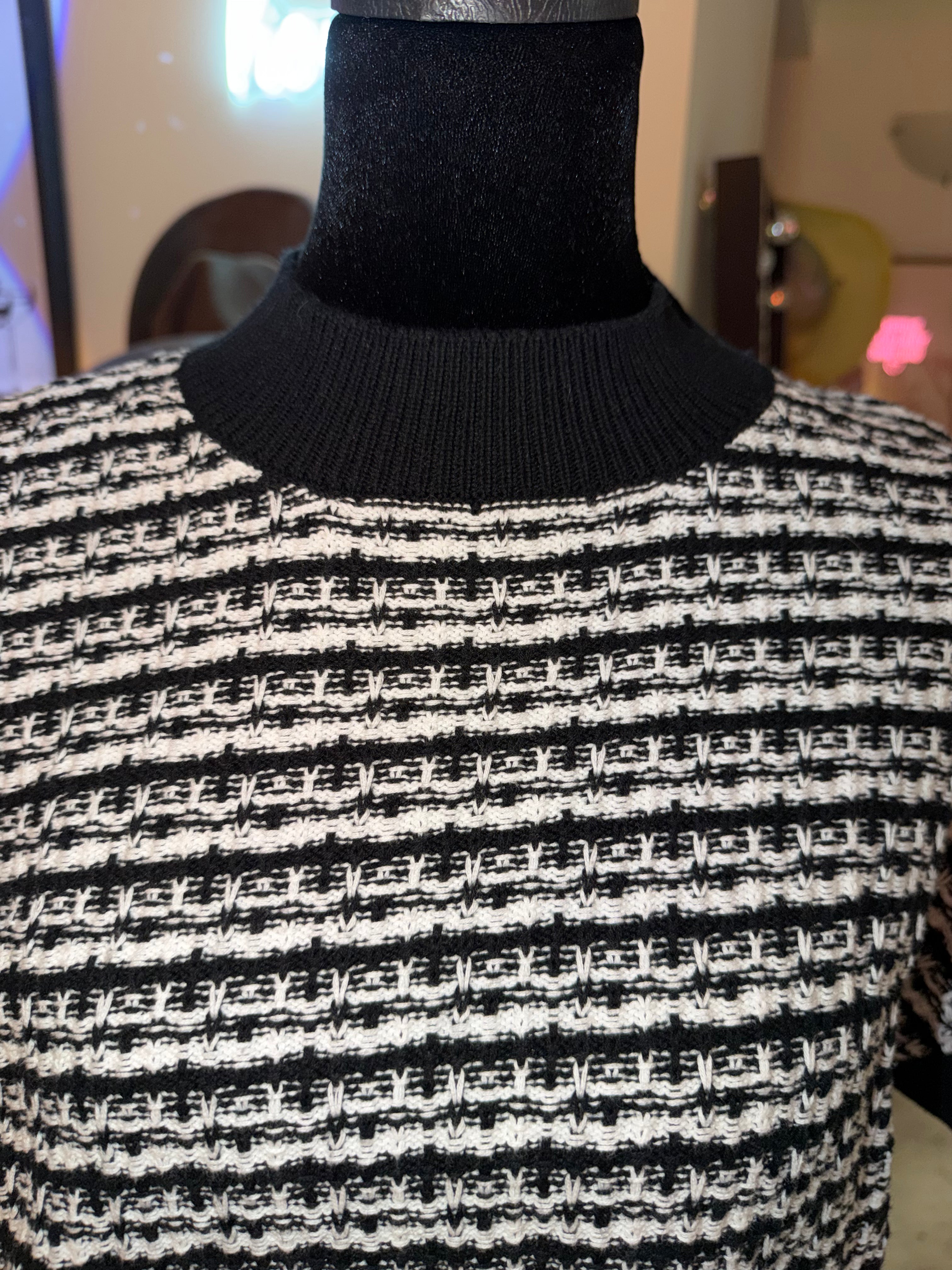 Black & White Striped Short-Sleeve Knit Sweater | Textured Classic Chic